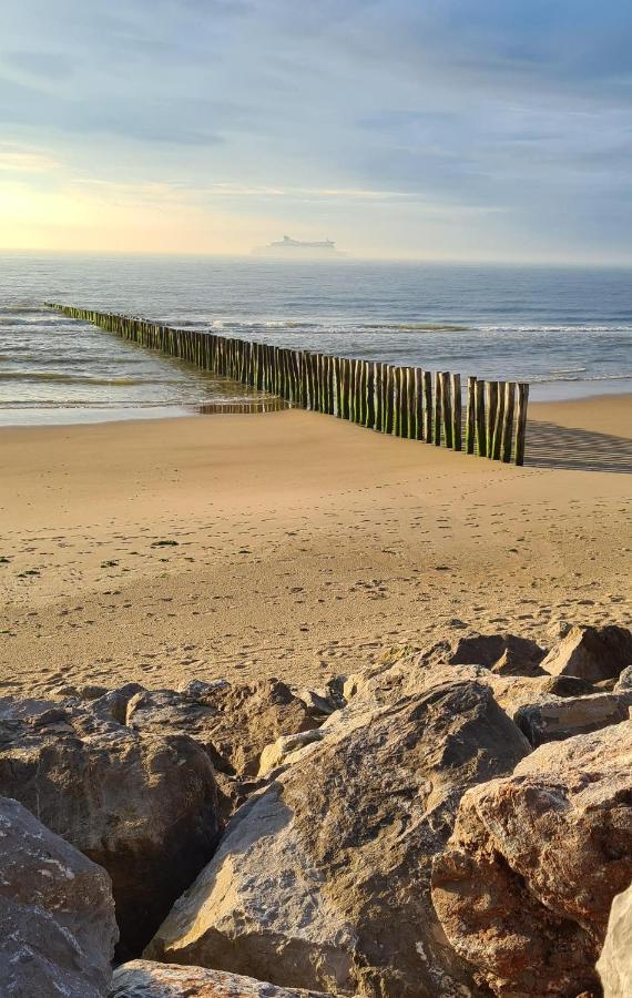 Au Kaycedra Lägenhet Calais Exteriör bild